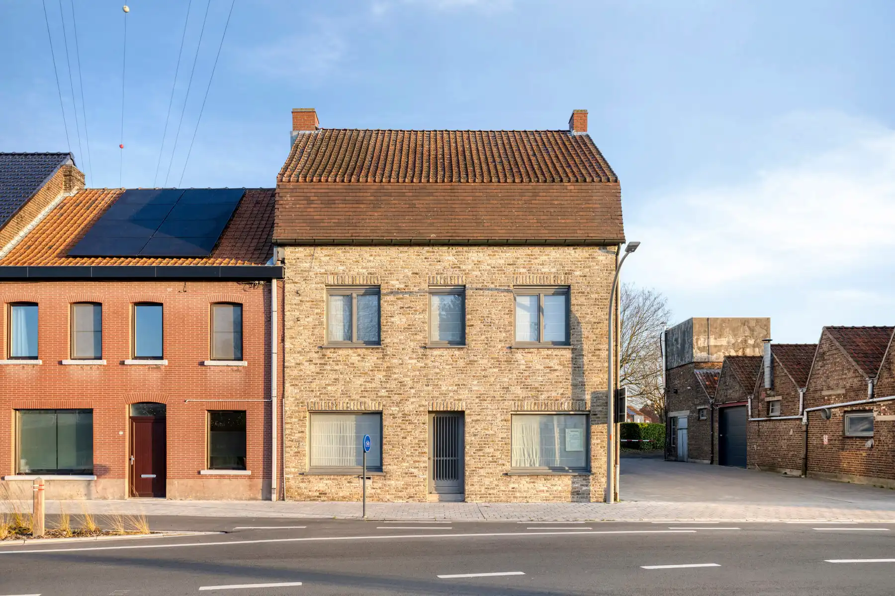 Hoofdfoto van de publicatie: Ruime halfopen bebouwing met 4 slaapkamers!