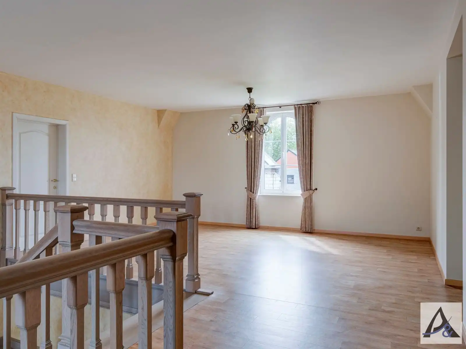 Exclusieve villa met ruime loods in hartje Munsterbilzen foto 42