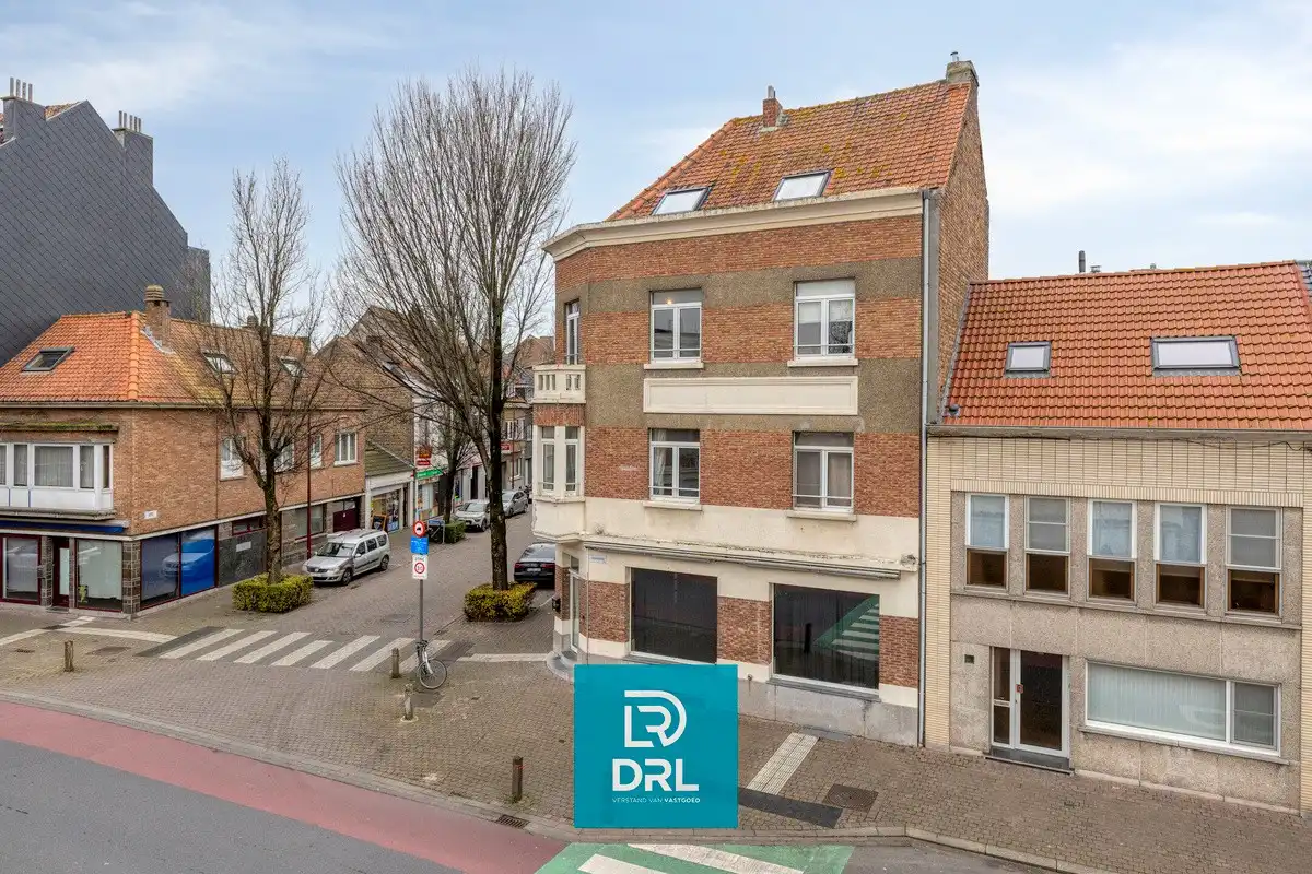 HANDELSHUIS met 2 APPARTEMENTEN te OOSTENDE foto {{pictureIndex}}