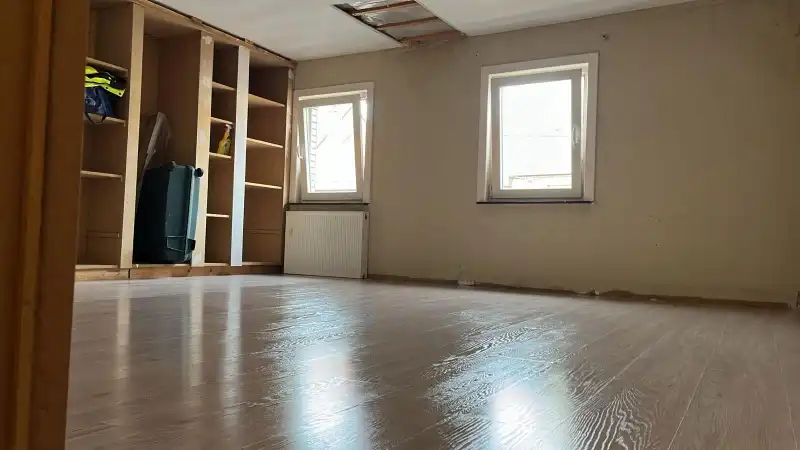 Te renoveren starterswoning met ruime tuin foto 9