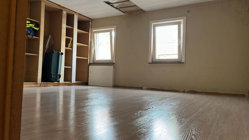 Te renoveren starterswoning met ruime tuin foto 9