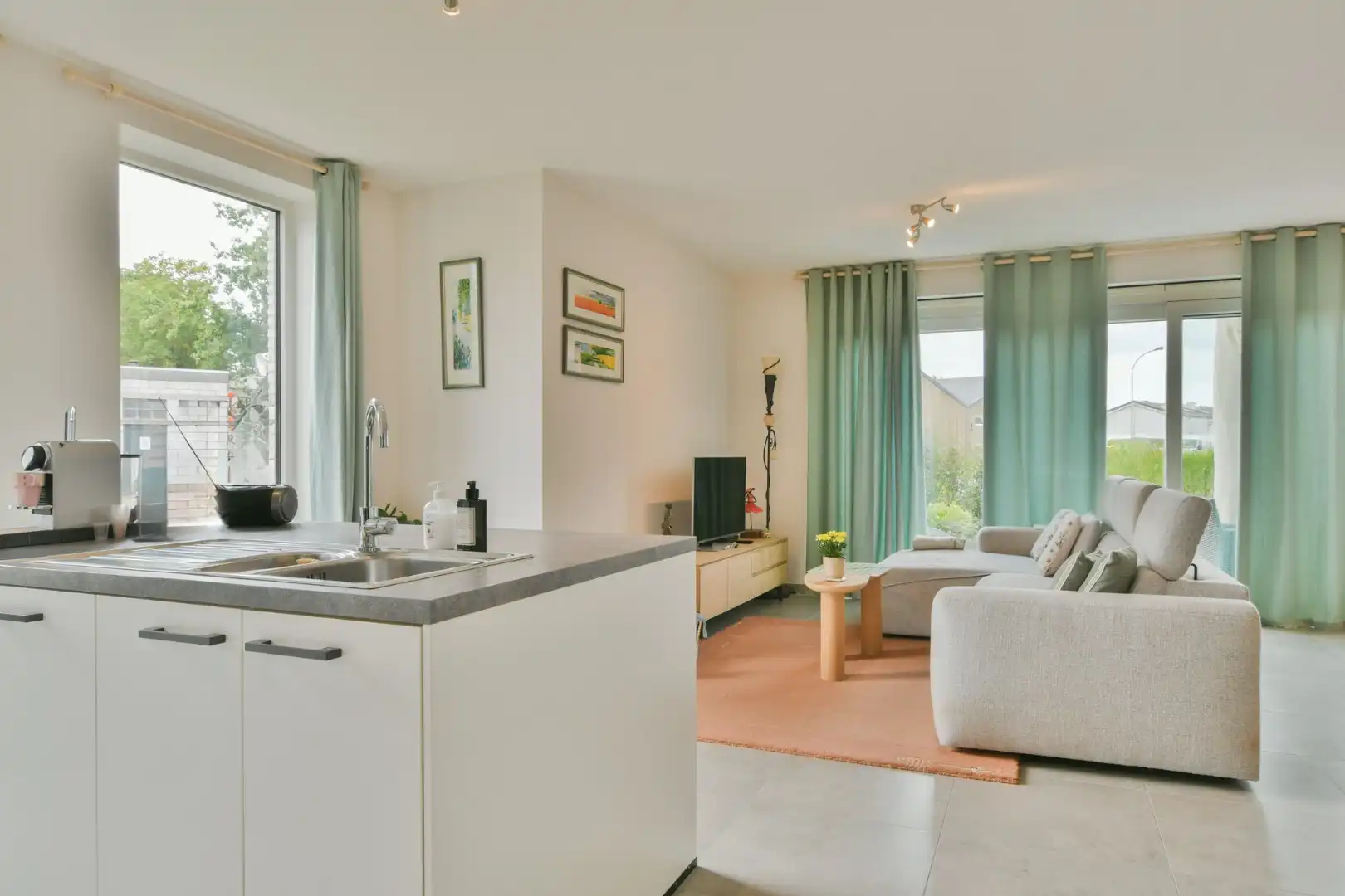 Gelijkvloers nieuwbouwapp met 2 slpks, tuin en garage te Brugge foto 4