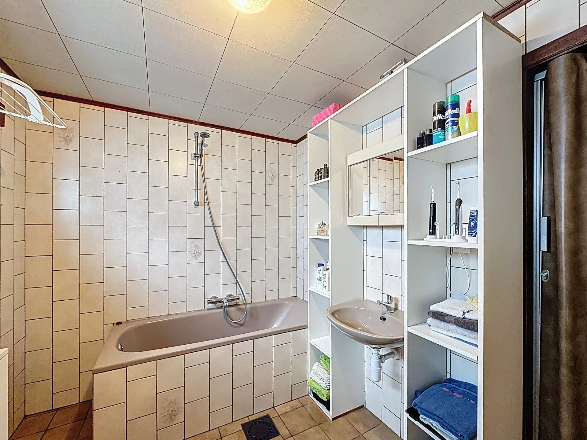 Op te frissen woning met 3 slaapkamers, op een groot perceel, eventueel 2 bouwplaatsen foto 15