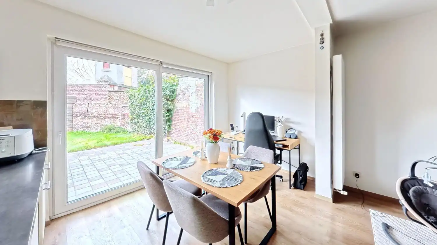 Ruim appartement met mooie tuin en terras! foto 5