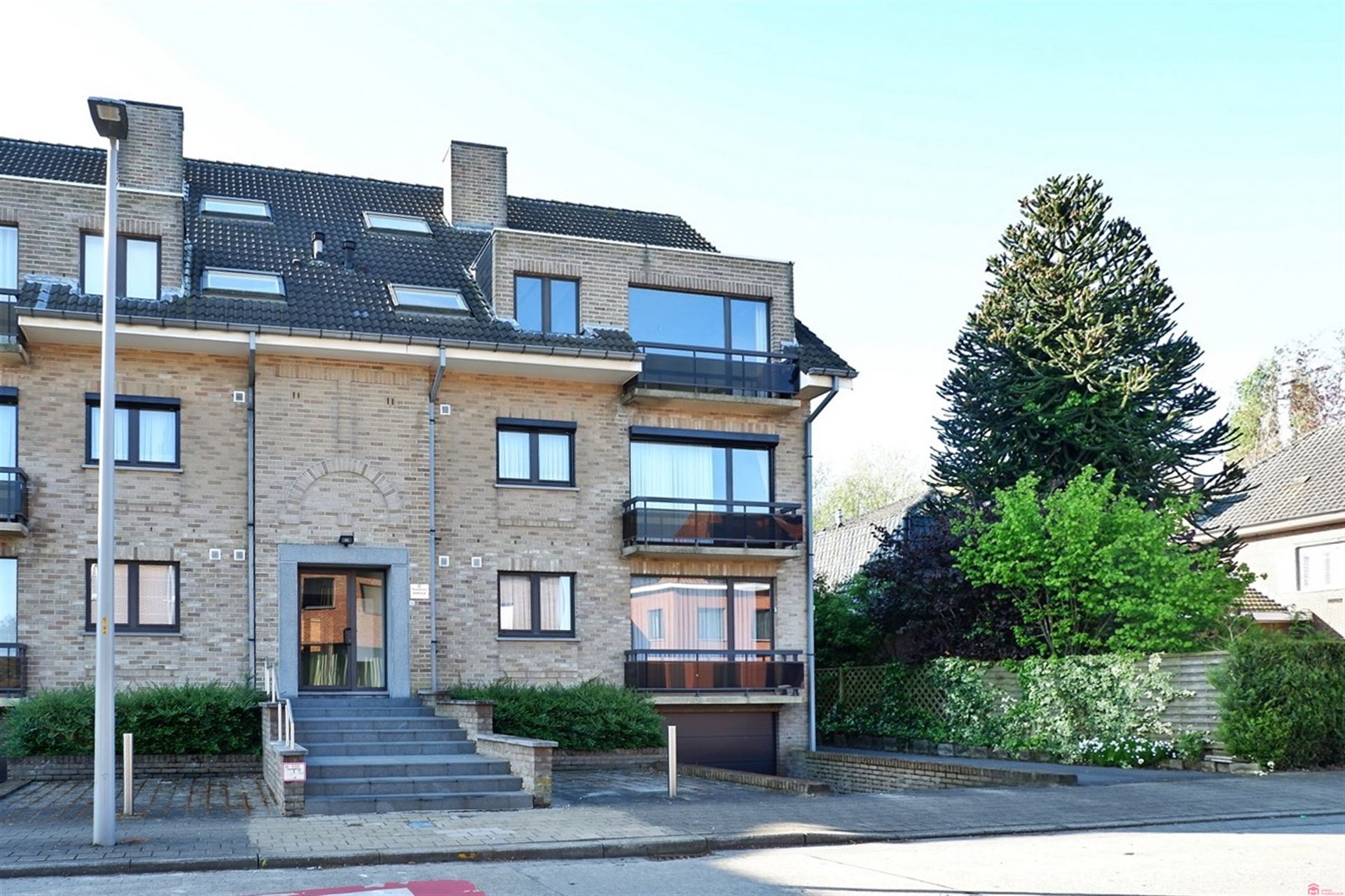 Ruim appartement met zonnig terras, uitkijkend op groen foto 1