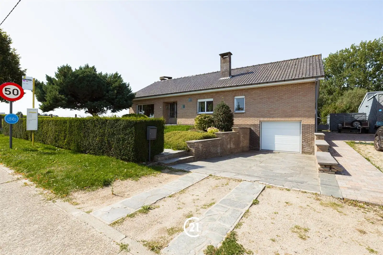 Hoofdfoto van de publicatie: Op te frissen villa/bungalow met weide op 36are90 met 3 slaapkamers