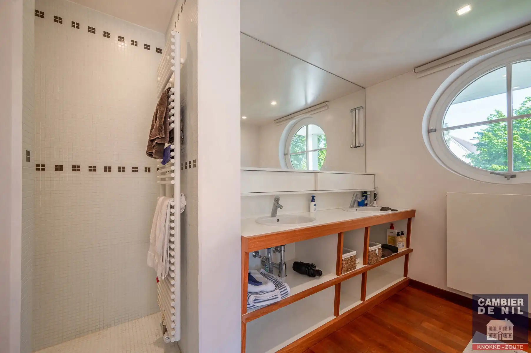 Ruime, gemeubelde koppelvilla aan de Royal Zoute Tennisclub. foto 18