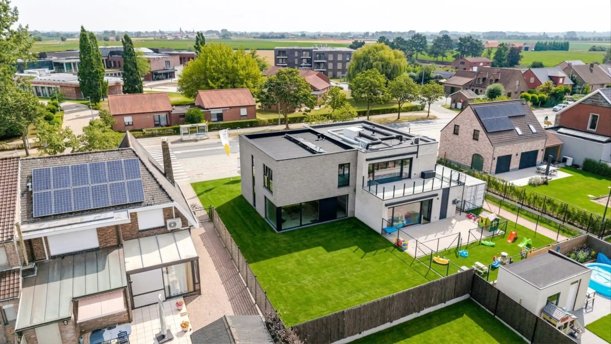 Moderne, halfopen woning foto 12