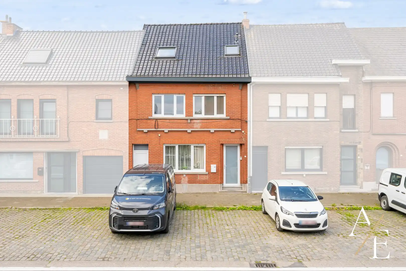 WICHELEN - Instapklare woning met 4 slpk, tuin en garagebox! foto 2