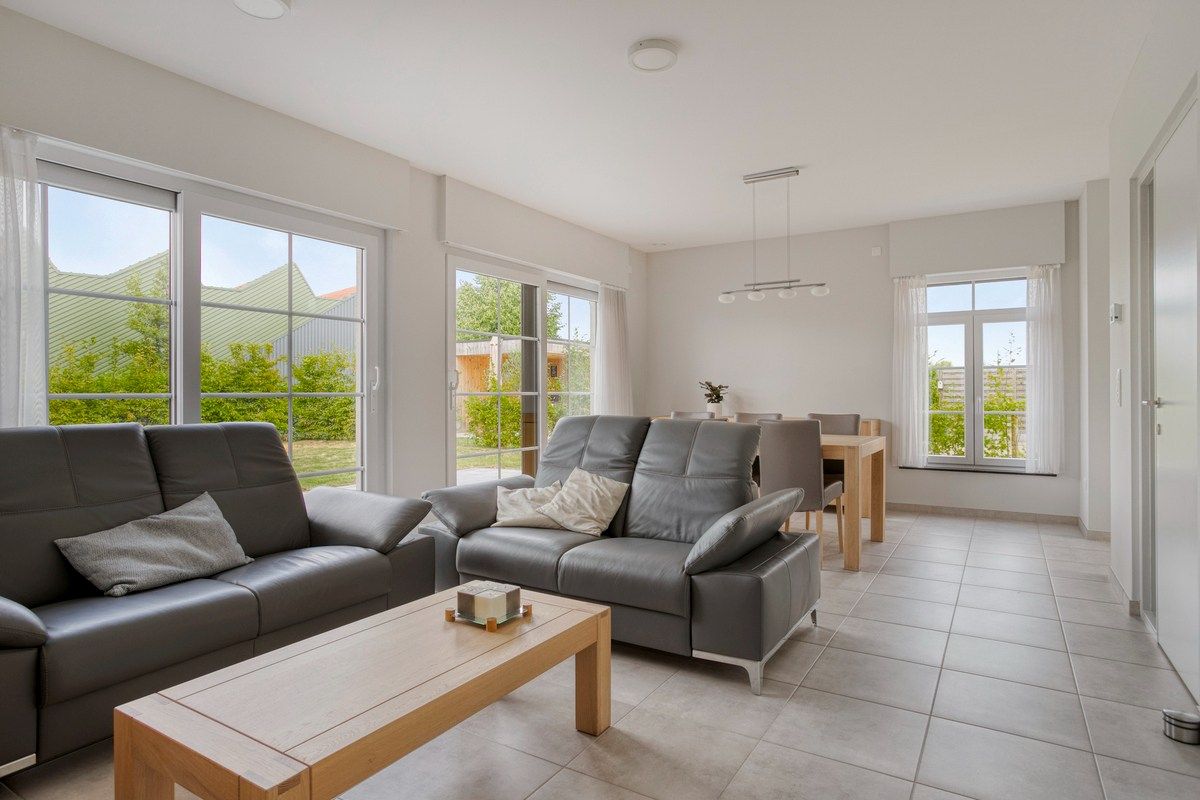 Recente halfopen woning met 4 slaapkamers en garage! foto 6