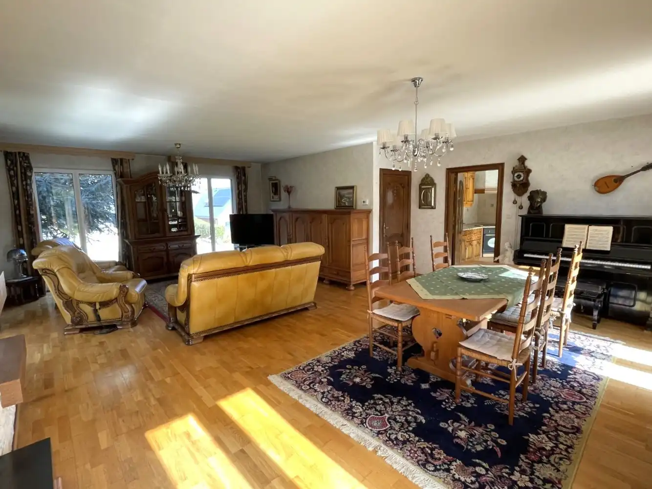 Karaktervolle vrijstaande villa met 5 slaapkamers en mooie tuin foto 5