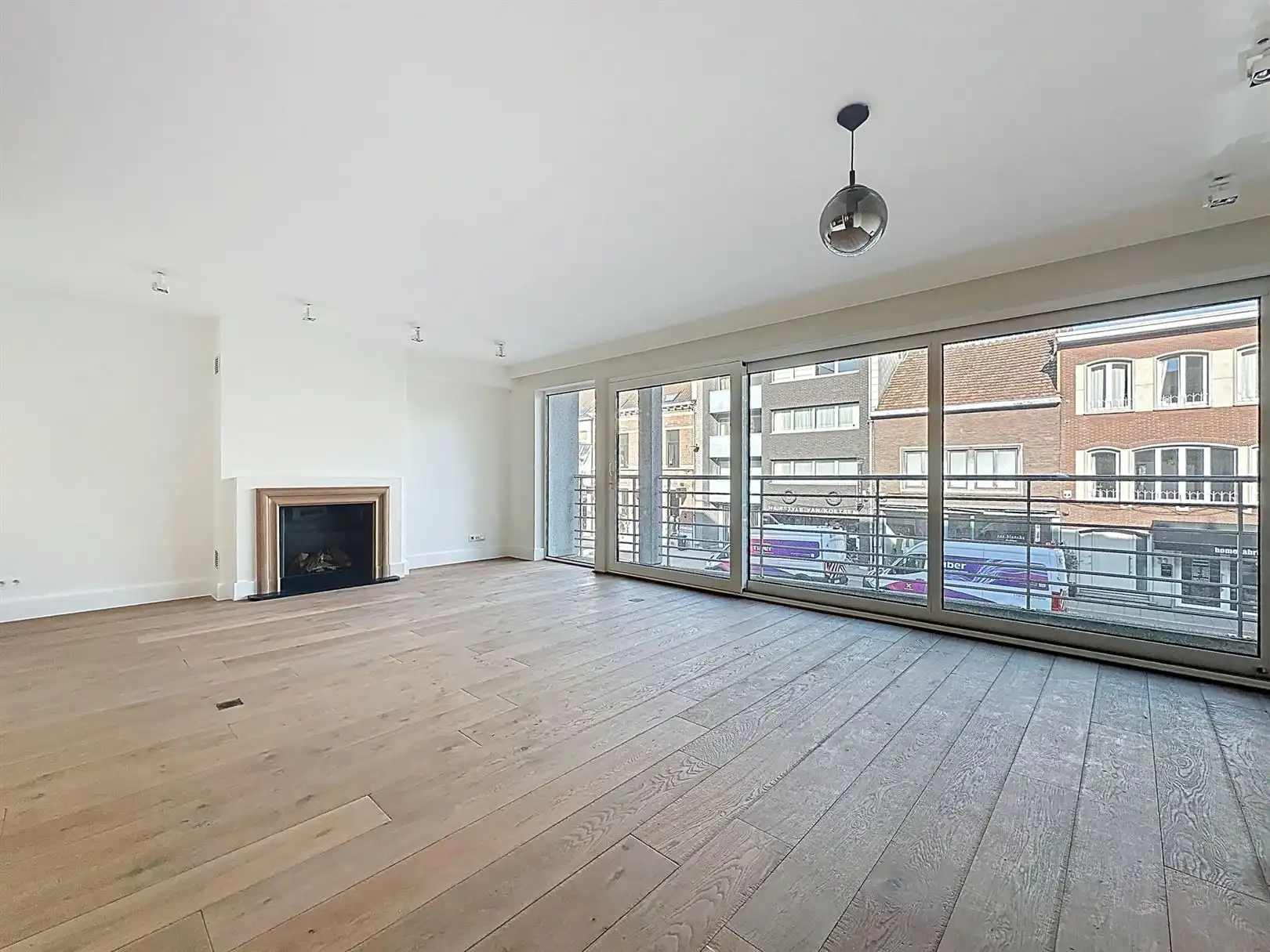 Appartement met ruim terras en P in centrum Brasschaat  foto 2