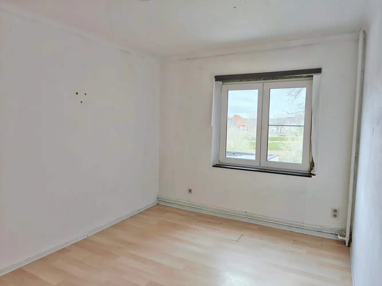 Te renoveren rijwoning met 4 slaapkamers en leuke stadstuin. foto 13