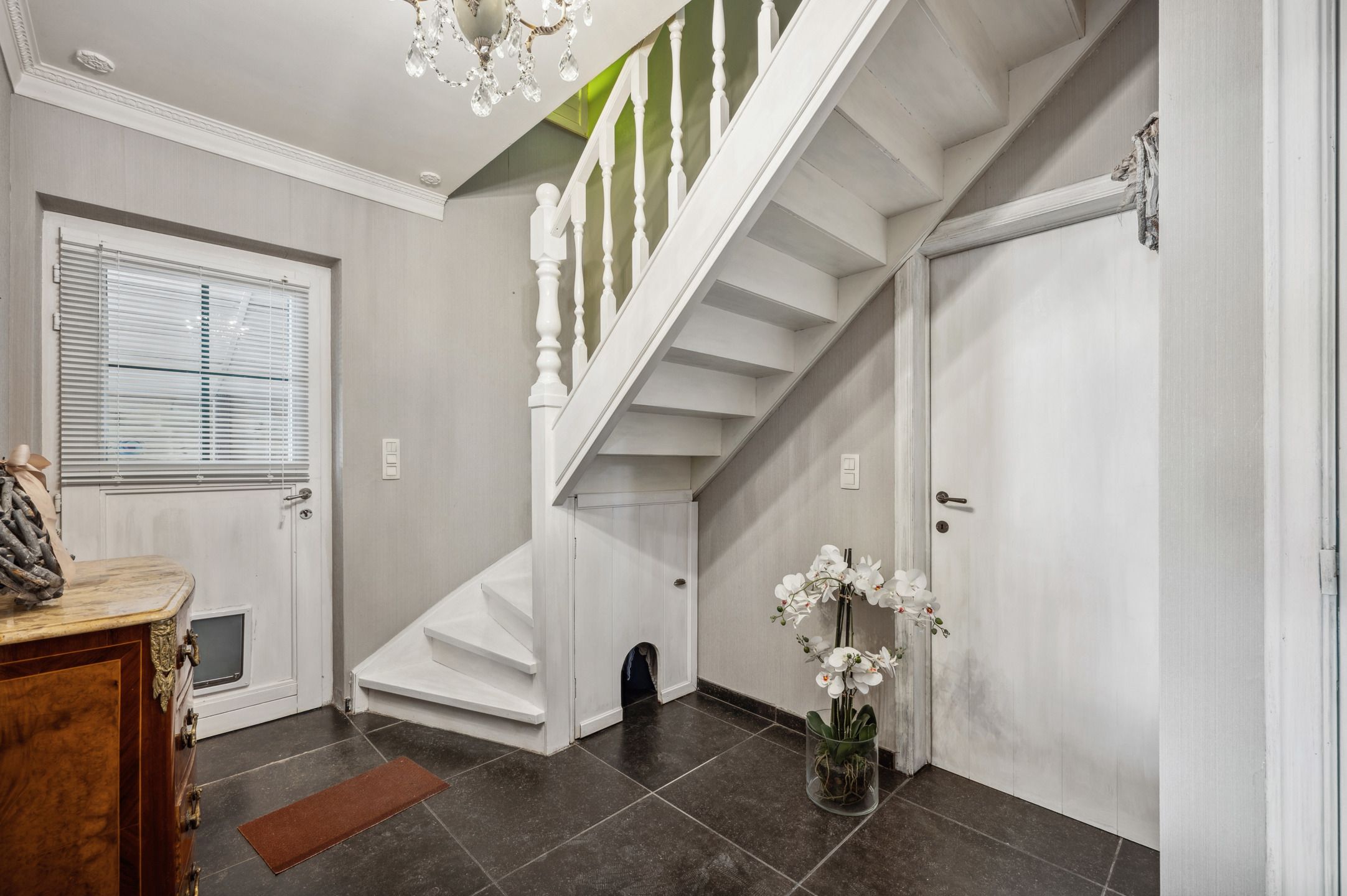 Villa gelegen in een rustige wijk foto 15