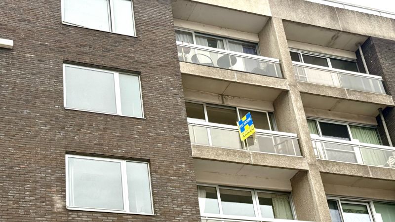 Ruim, centraal gelegen appartement met 2 slaapkamers en terras foto 2