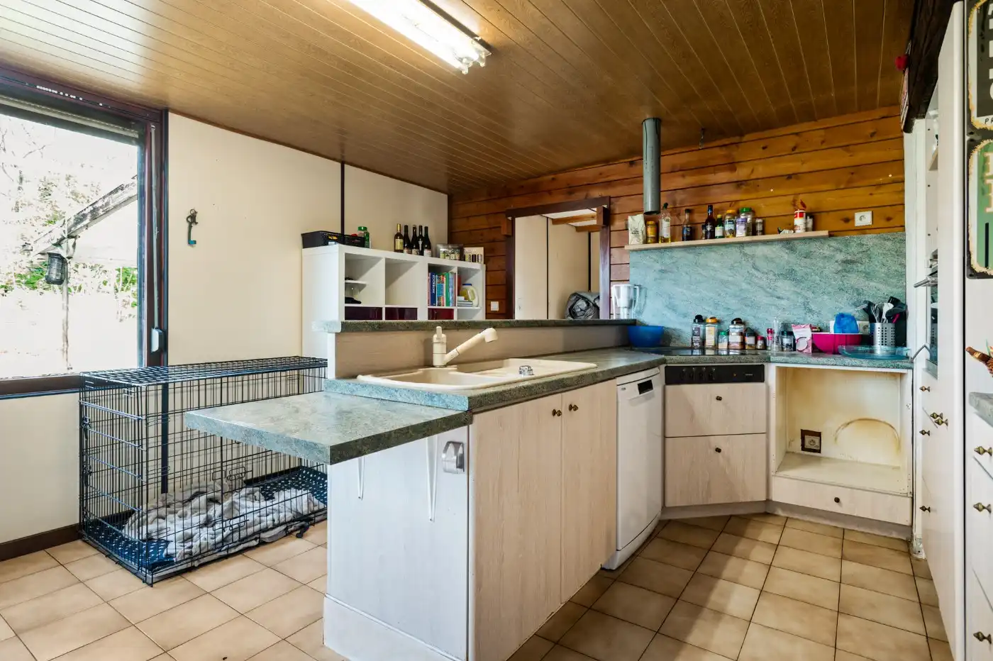 Charmante, te renoveren woning met ruime groene tuin foto 10