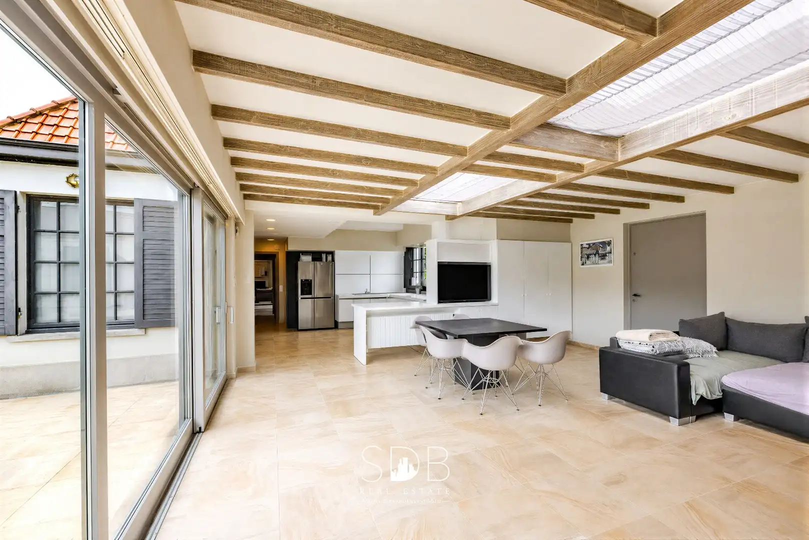 Landelijke villa met bijgebouwen en graslanden op 23.740m² foto 13