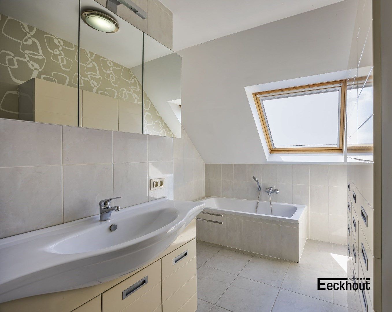 Zeer ruime, recente woning met open zicht op de Spuikom! foto 16