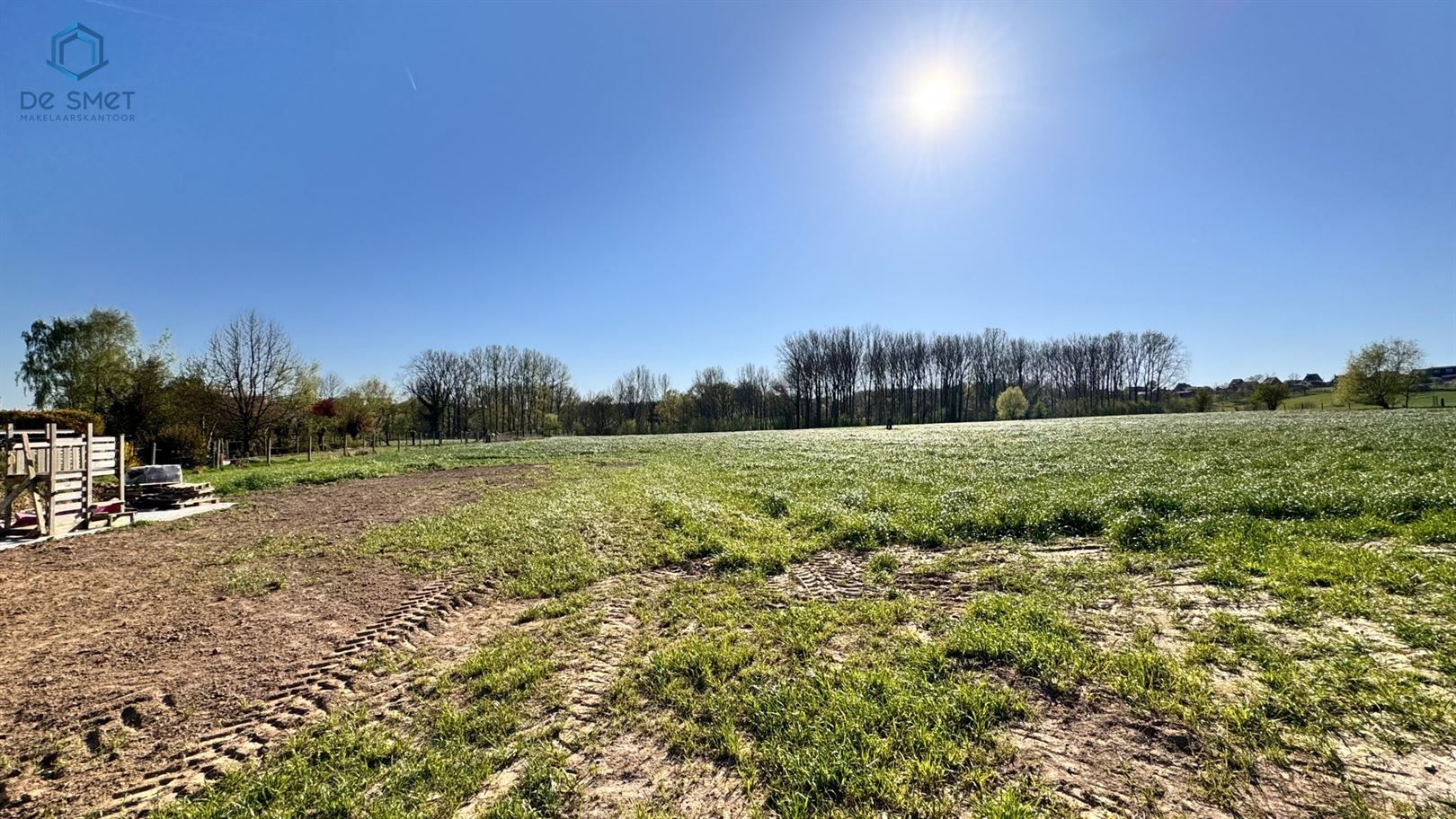 BOUWGROND VAN 1218m² VOOR GESLOTEN BEBOUWING. foto 2