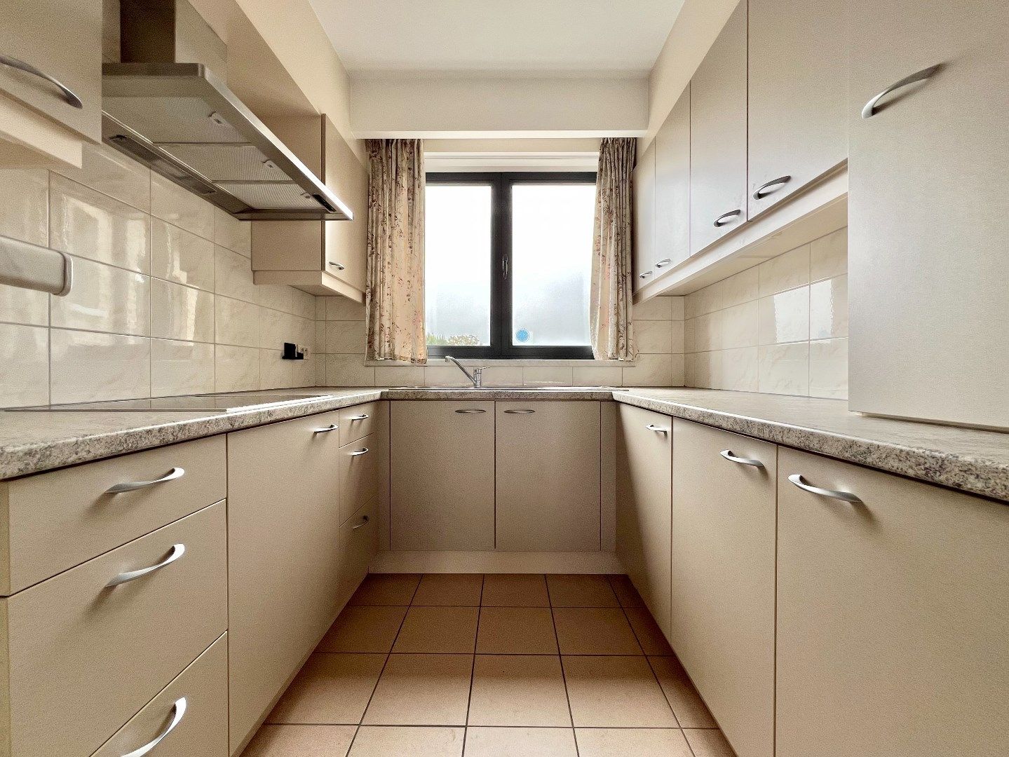 Ruim en lichtrijk appartement met 1 slpk, bew. opp. van 69m² op zeer centrale ligging! foto 6