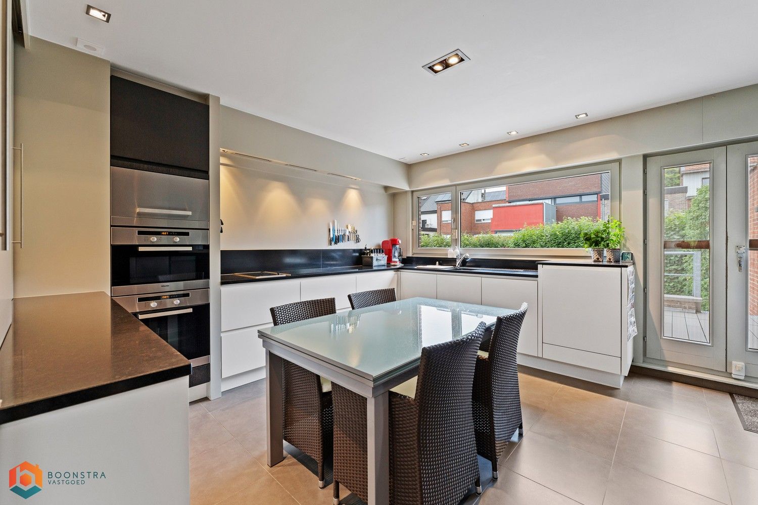 Ruime woning met dubbele praktijkruimte te Boom foto 5