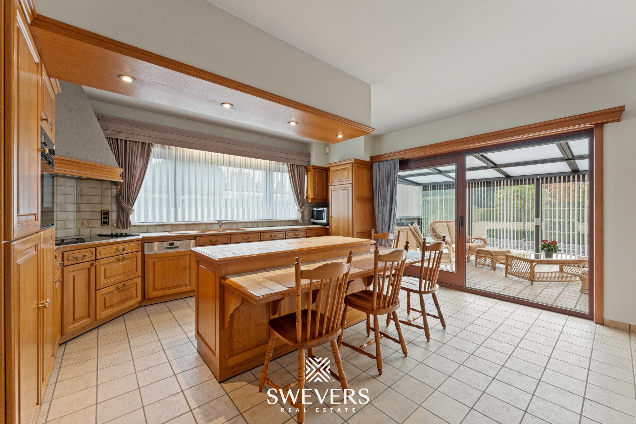 Villa met 395m² woonruimte op 48a zuidgericht perceel foto 8