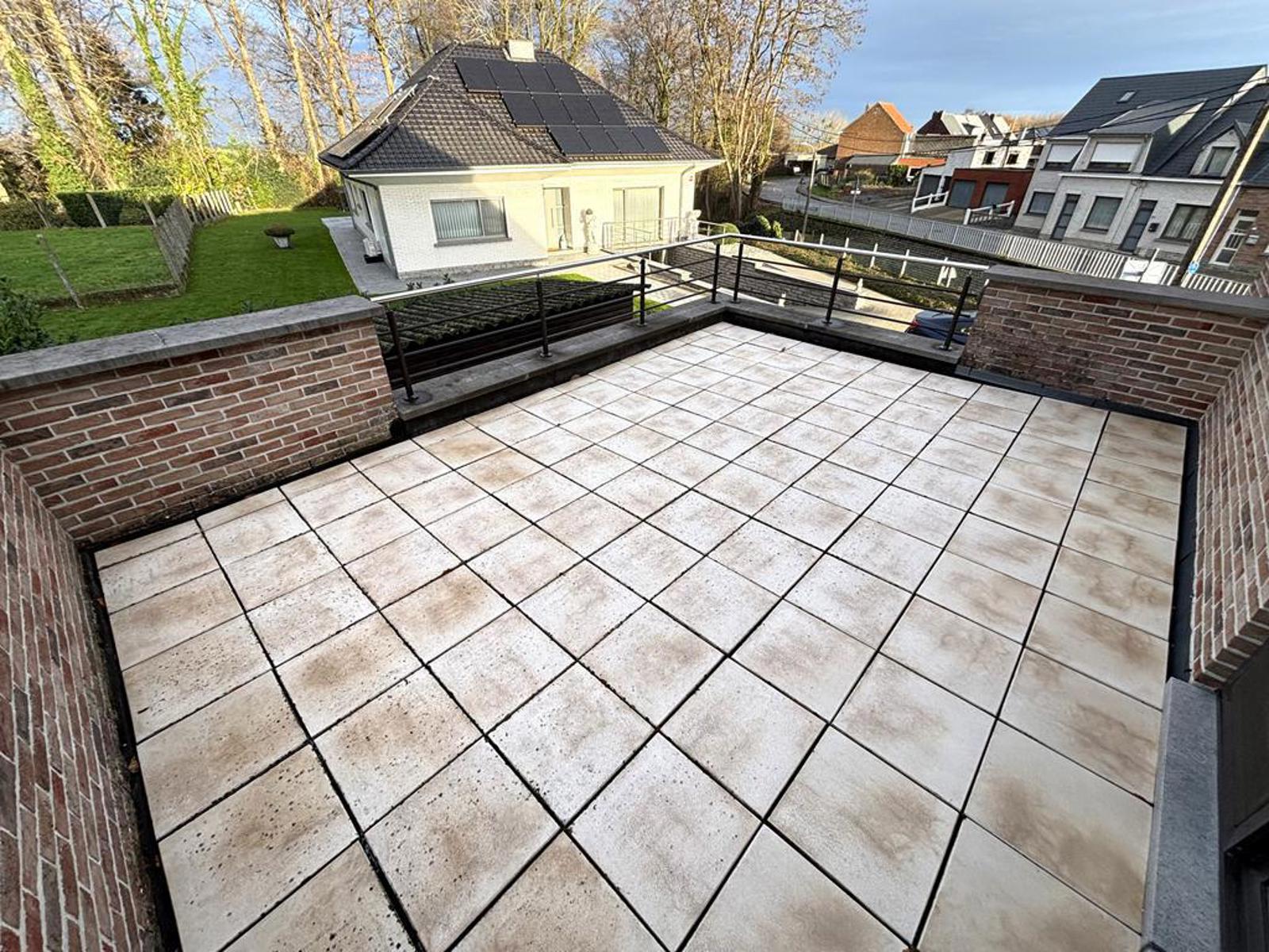 Instapklare halfopen bebouwing met 4 slaapkamers!  foto 24