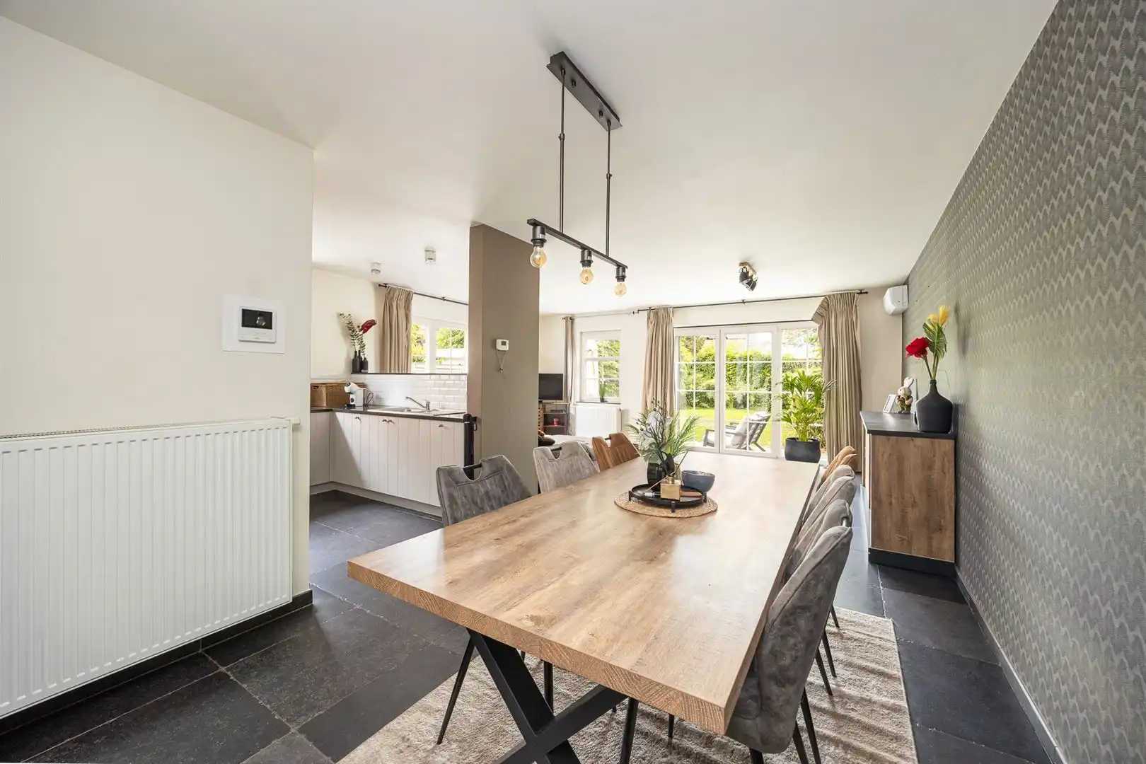     Lichtrijk gelijkvloers met privatieve tuin en garage foto 5