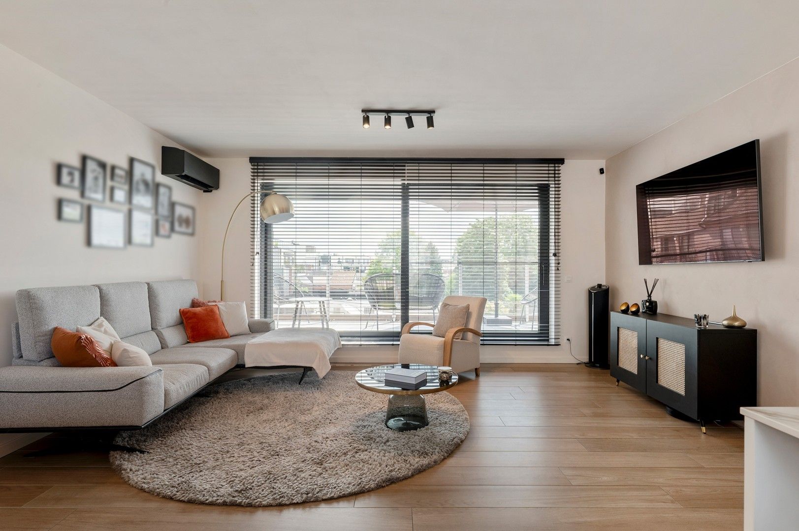 Instapklaar dakappartement met terras in het centrum van Putte foto 7