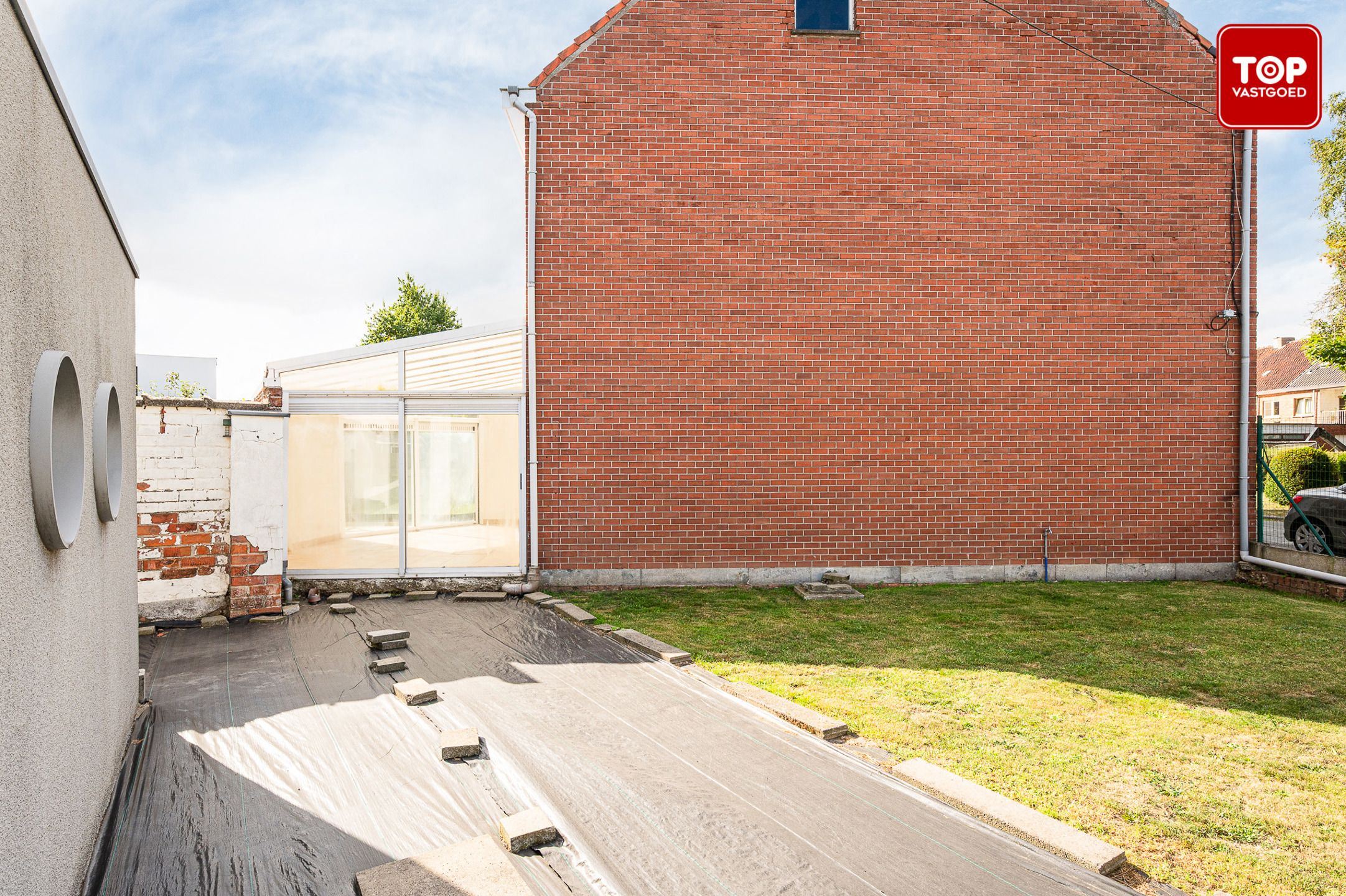 Te renoveren half open woning met tuin en garage. foto 26