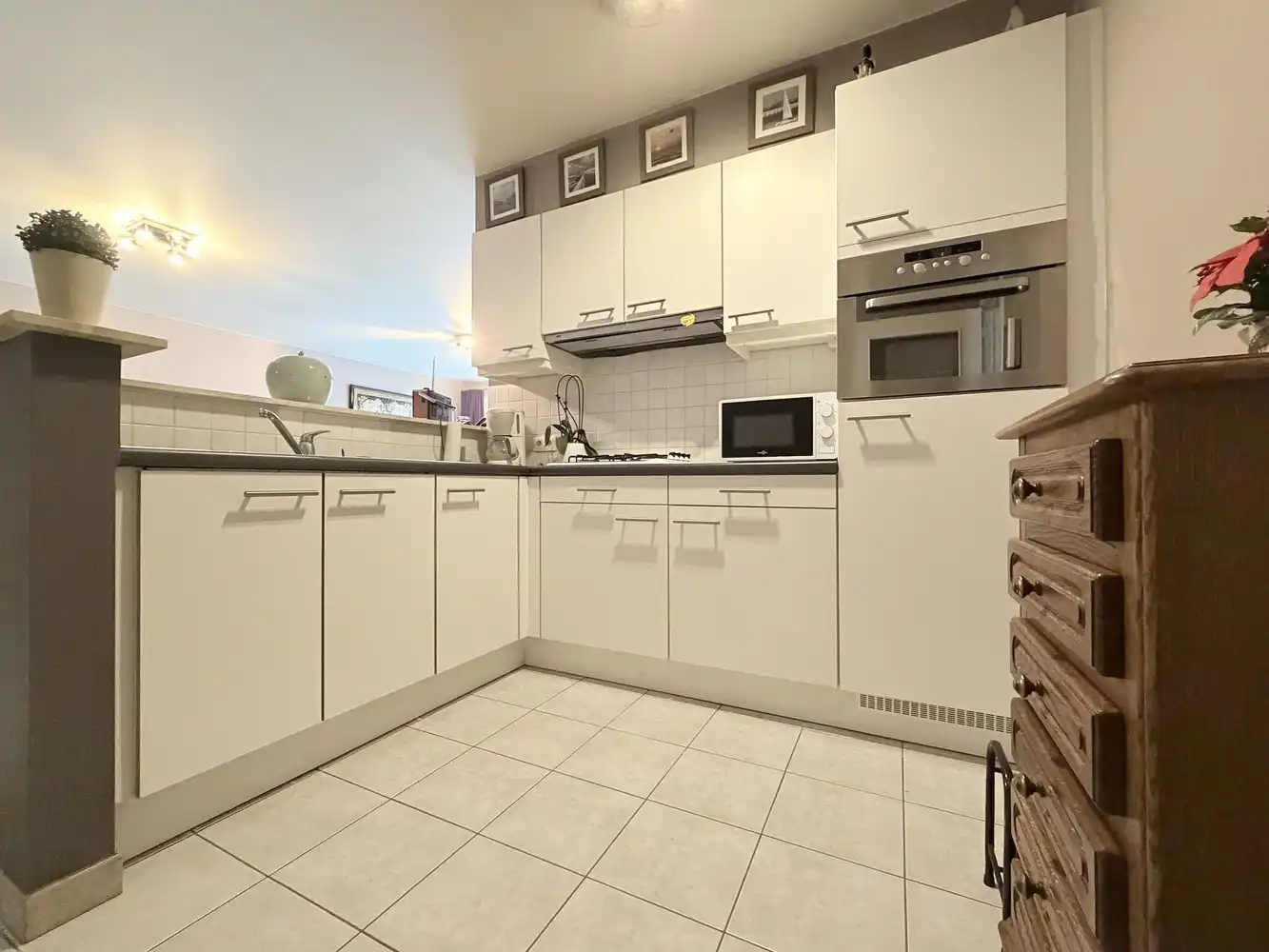 Ruim appartement MET garage in het centrum van Koekelare foto 4