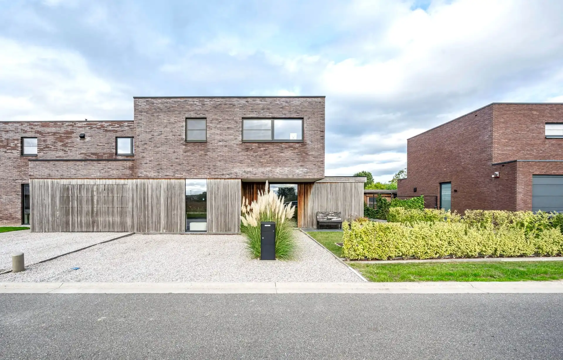 HALFOPEN BEN-WONING OP 323 M² foto 3