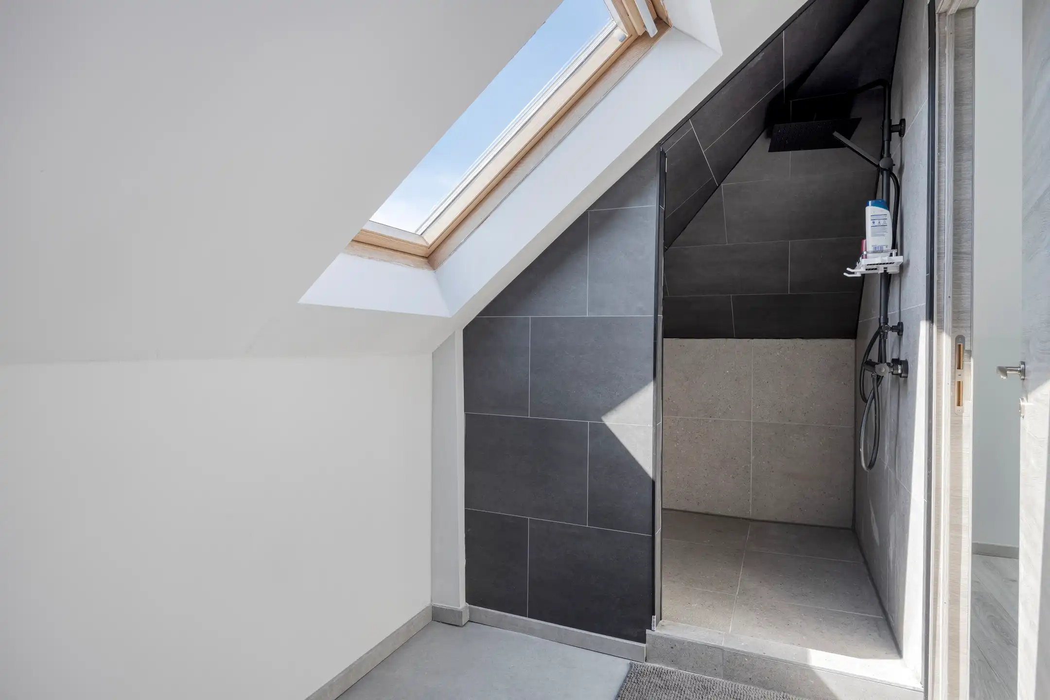 Ruime gezinswoning van 215 m² met vier à vijf kamers en tuin foto 22