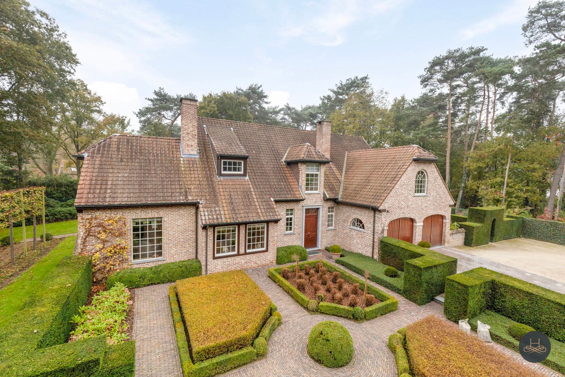 Hoofdfoto van de publicatie: Karaktervolle villa met prachtige parktuin