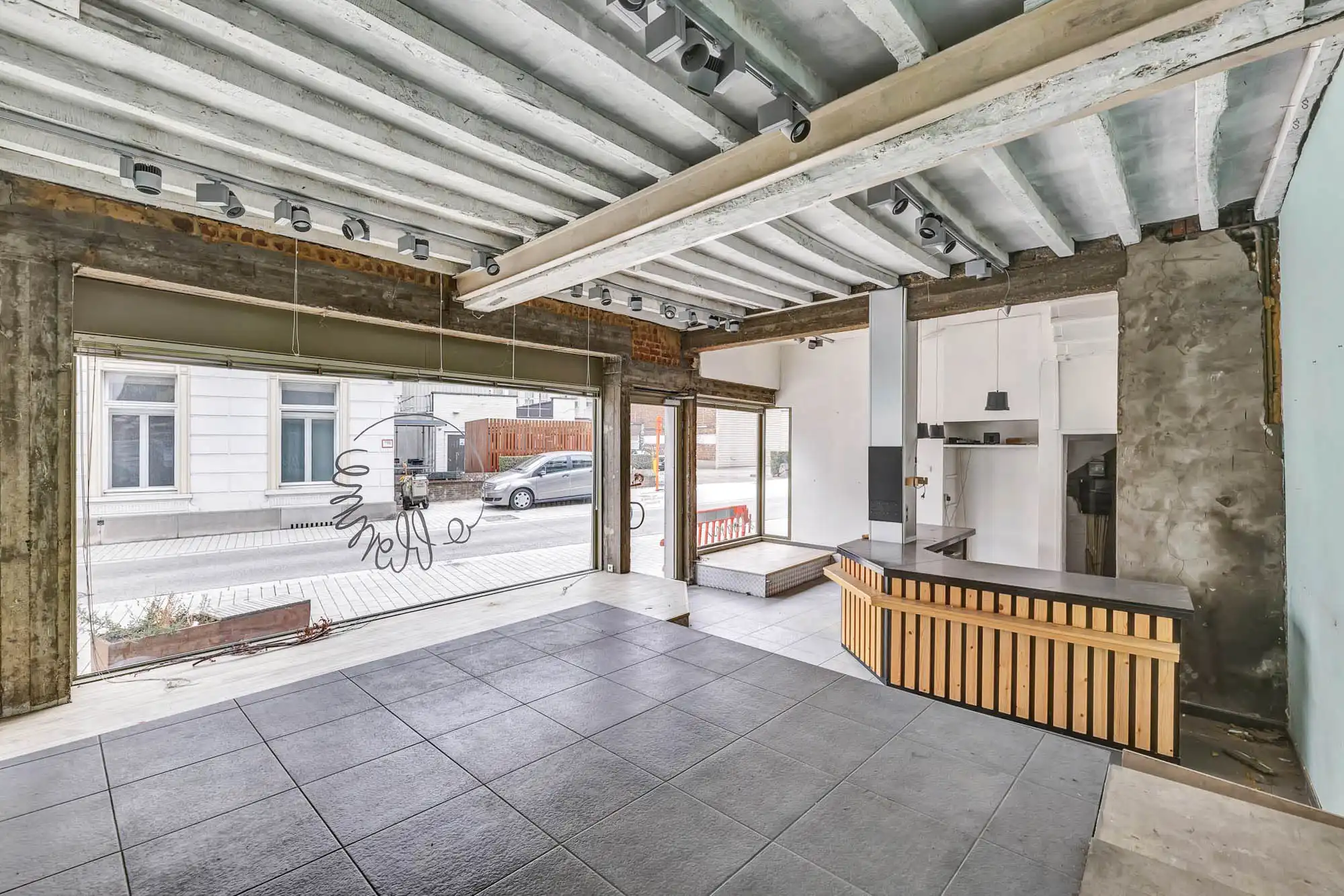 Opbrengsteigendom: Handelsruimte met 3 slpk app in centrum foto 4