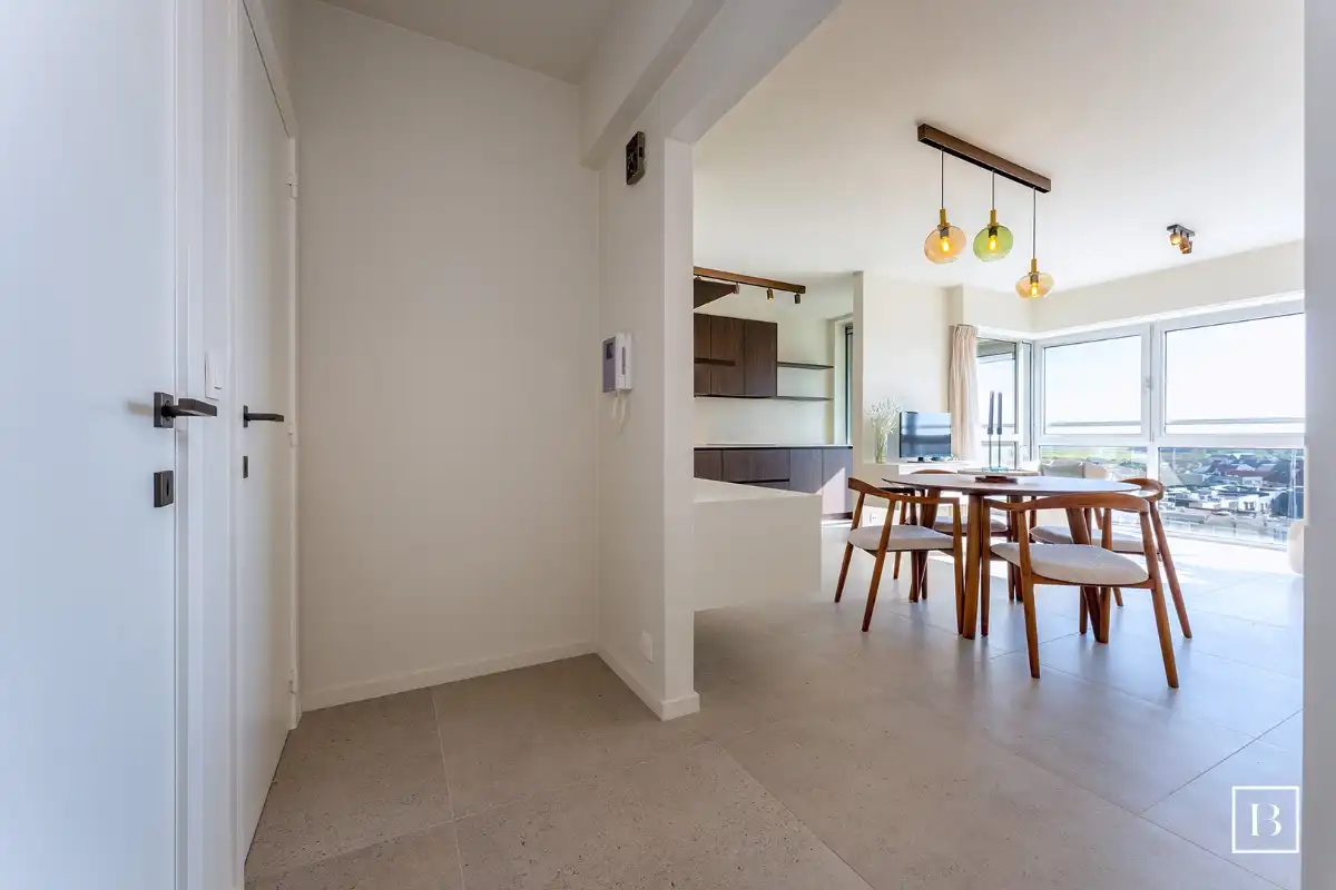 Hoogwaardig gerenoveerd appartement nabij de zeedijk foto 3