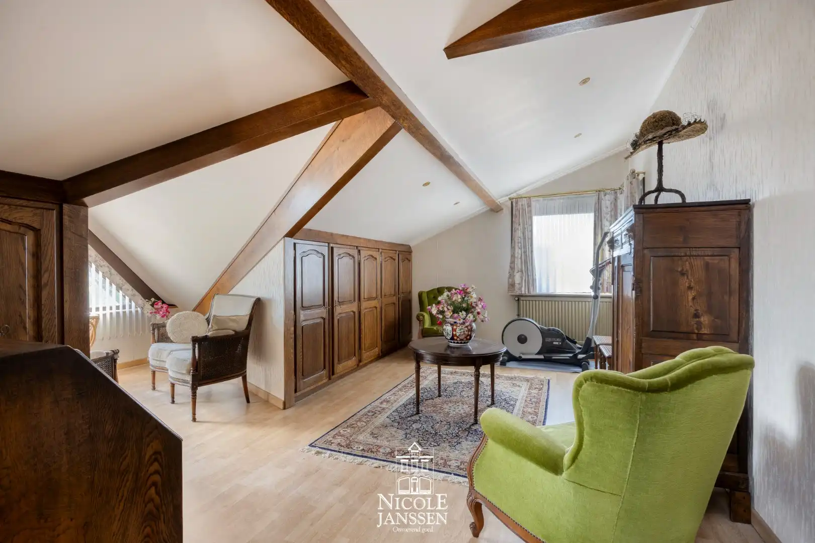 Ruime woning in landelijke omgeving foto 23