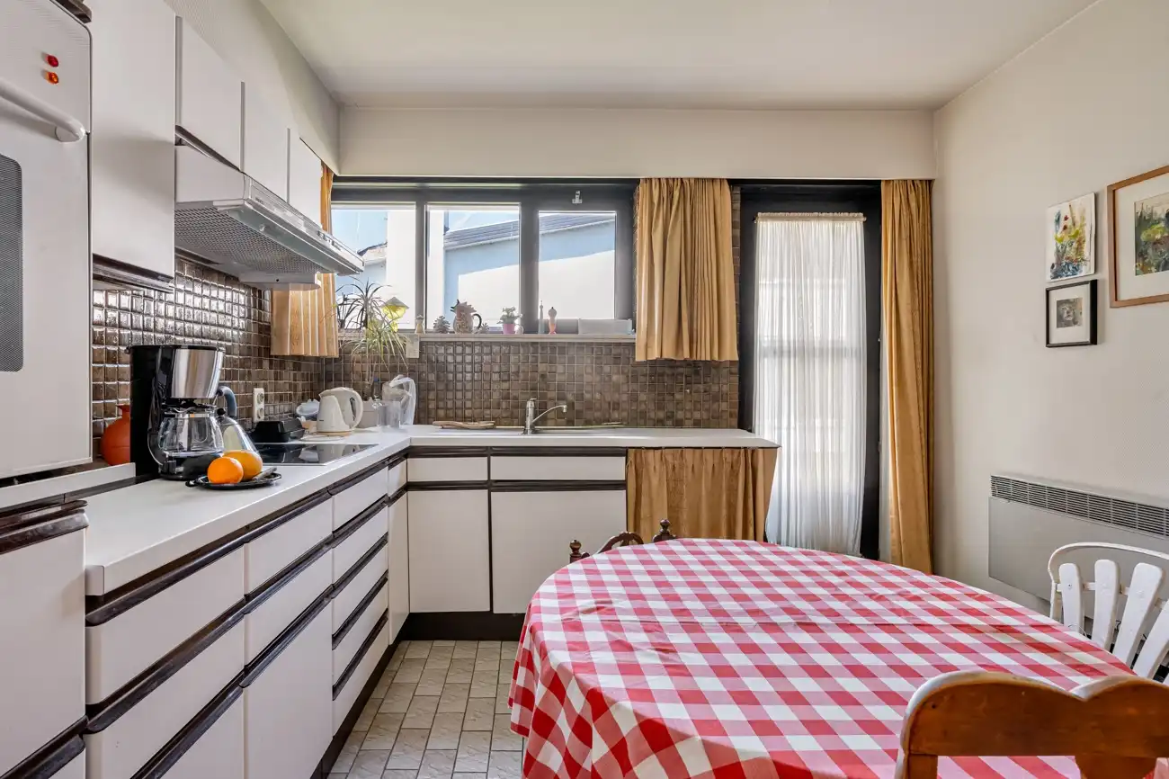 Architecturale gelijkvloerse open woning met inpandige garage op toplocatie nabij het centrum van Lochristi! foto 14