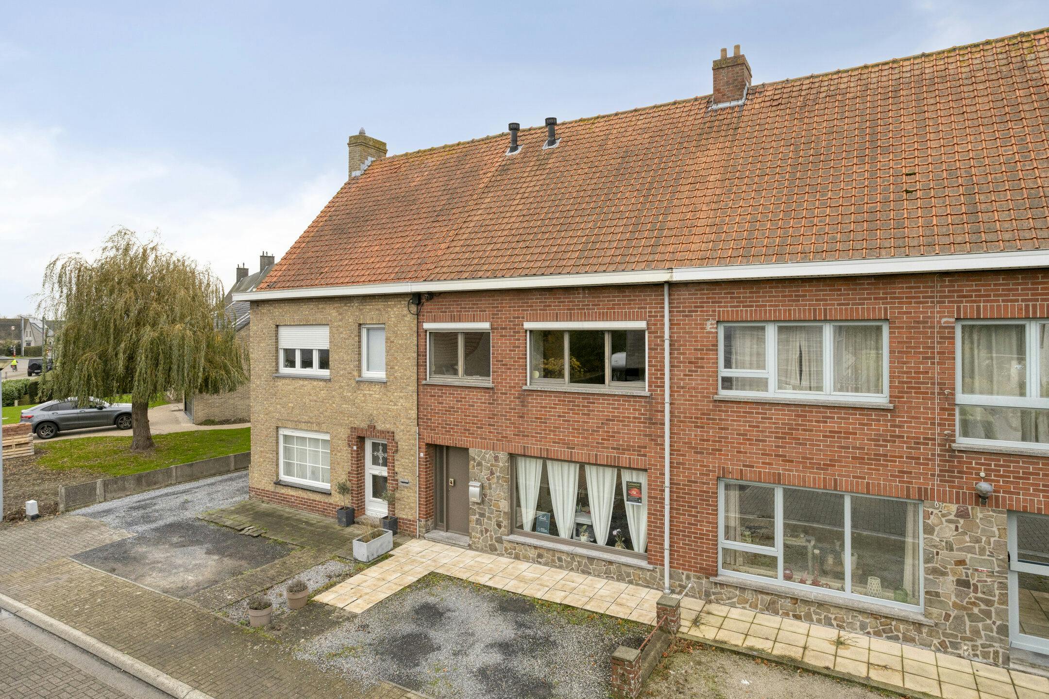 Instapklare woning met 3 slaapkamers, 2 badkamers, zuidgerichte tuin en garage. foto 11