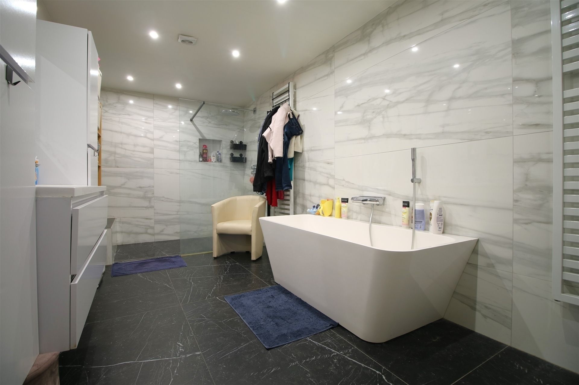 Gerenoveerde woning met 4 slaapkamers foto 10