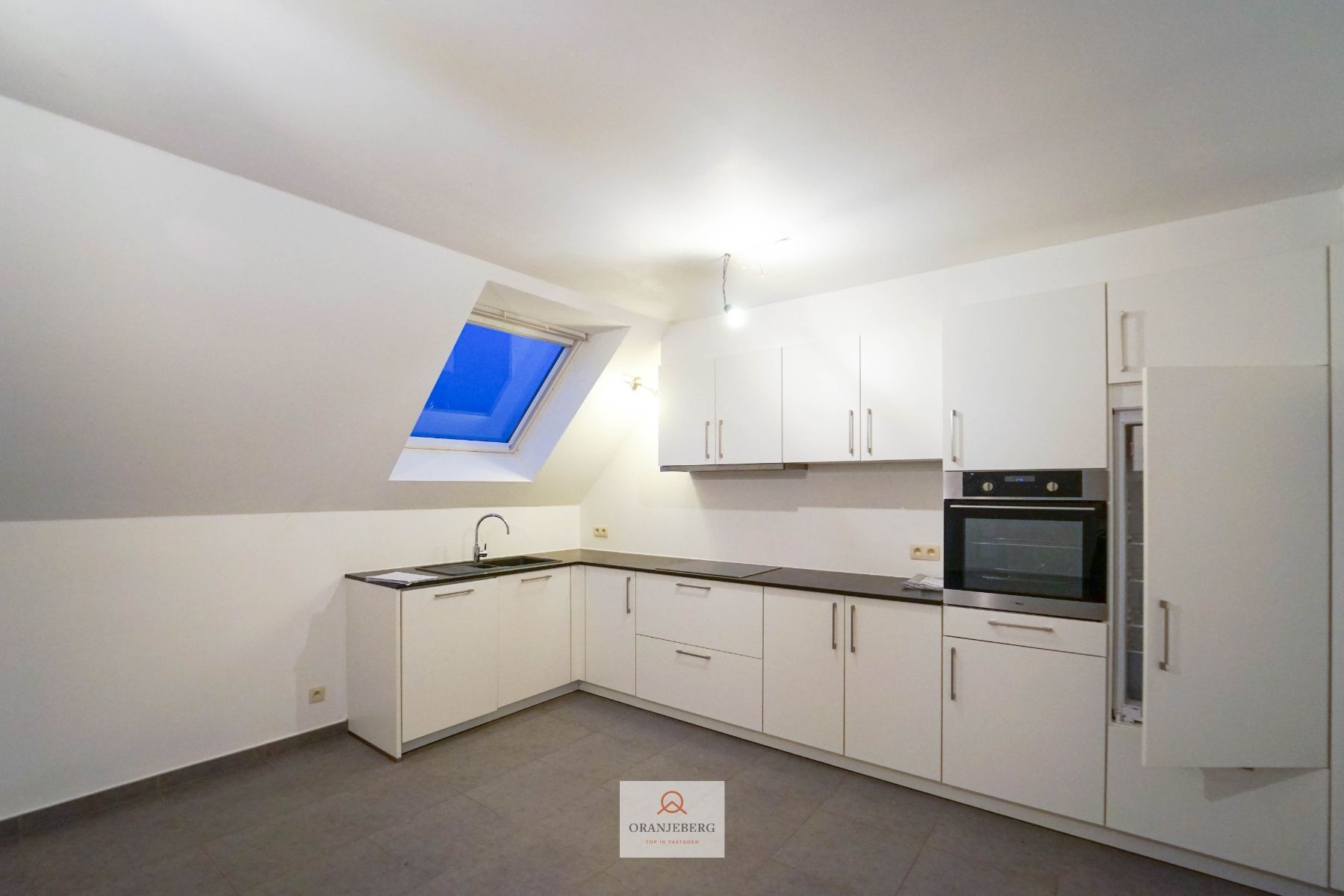 2 slaapkamerappartement met terras en 2 autostaanplaatsen foto 9