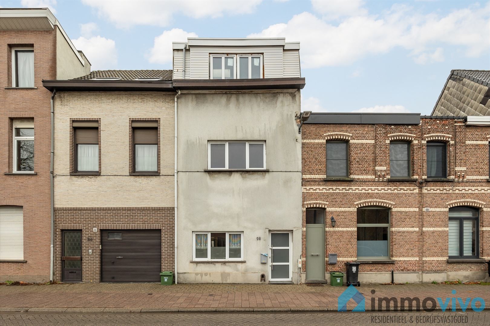 Ruime te renoveren gezinswoning met 4 slpk's en tuin foto 28