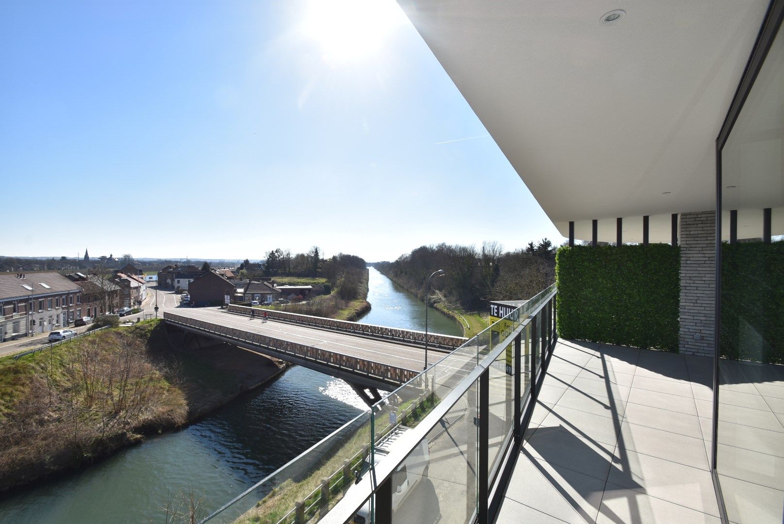 Stijlvol appartement op de tweede verdieping met prachtig uitzicht op het kanaal foto {{pictureIndex}}