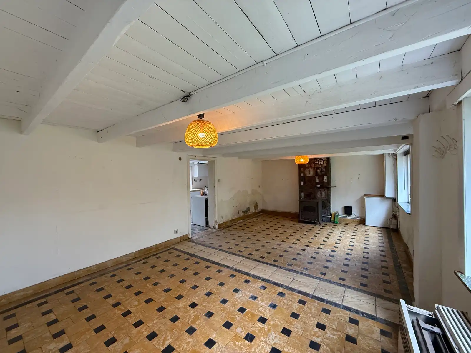 Te renoveren woning met 3 slaapkamers, garage en tuin foto 4