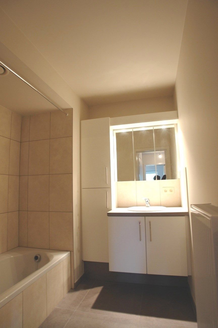 RECENT & COMFORTABEL APPARTEMENT TERRAS EN EEN GARAGE  foto 5