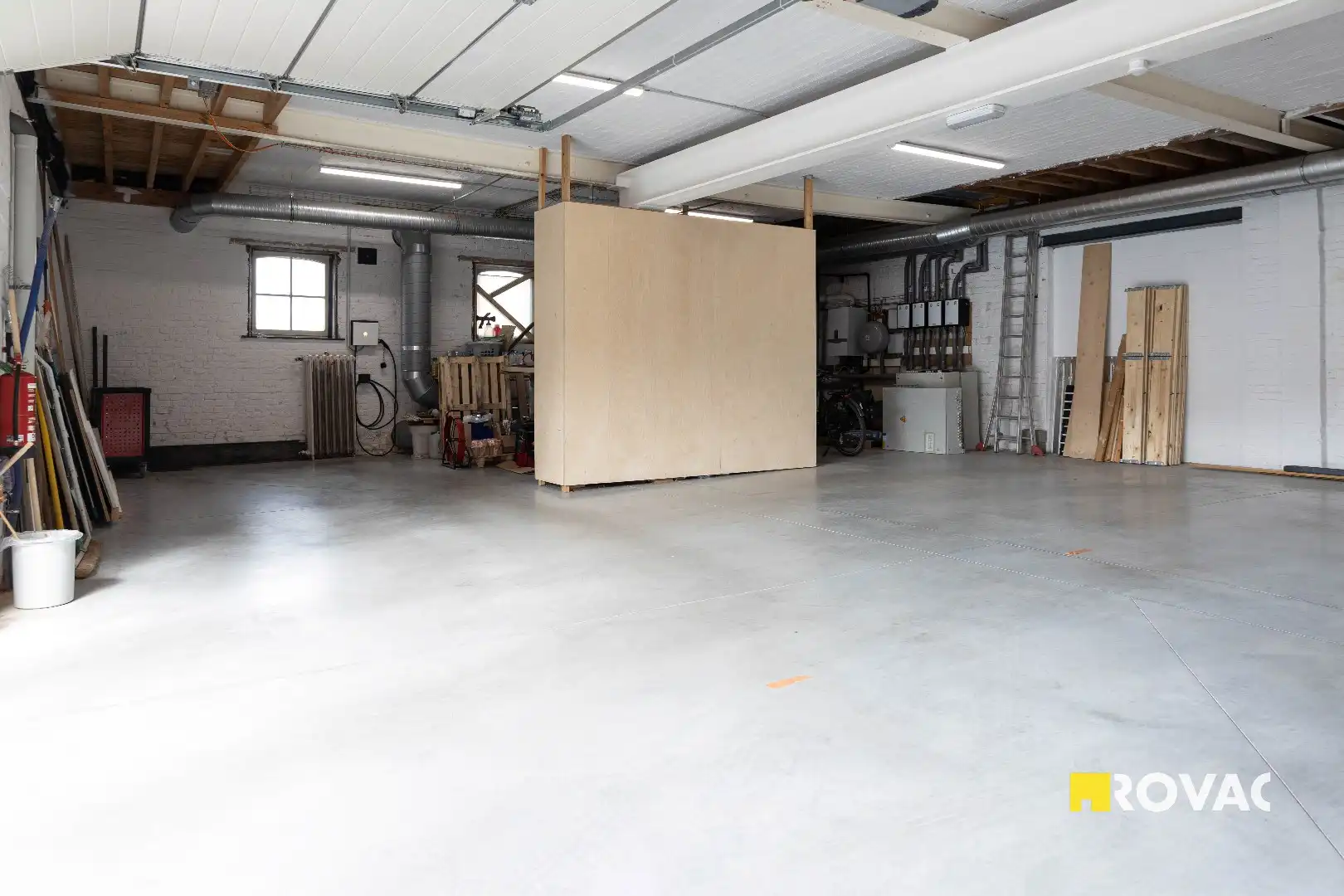 Stijlvolle en instapklare kantoorruimte met binnentuin in centrum Izegem foto 9