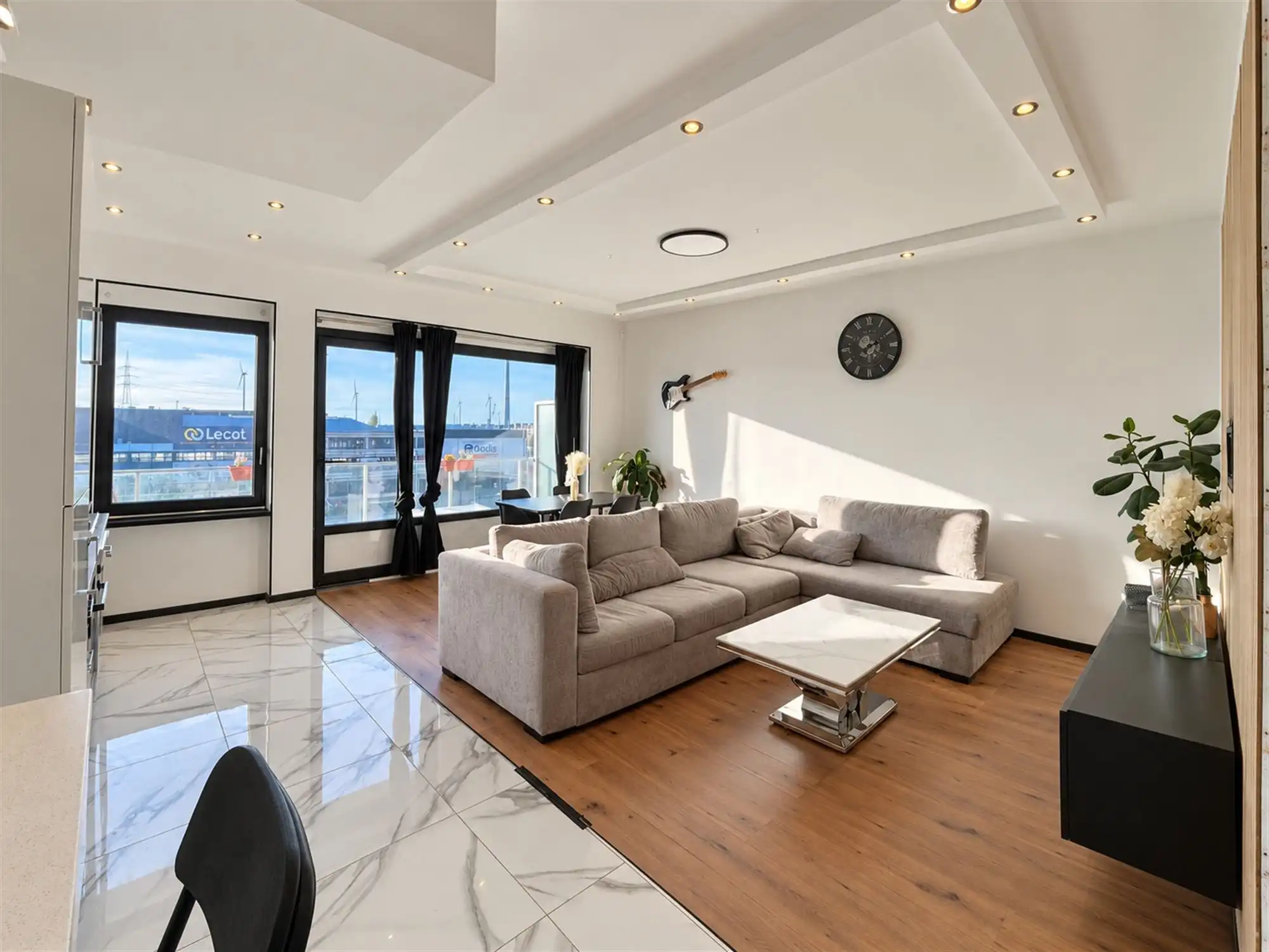 Stijlvol gemeubeld appartement met groot terras aan de Noorderlaan  foto 4