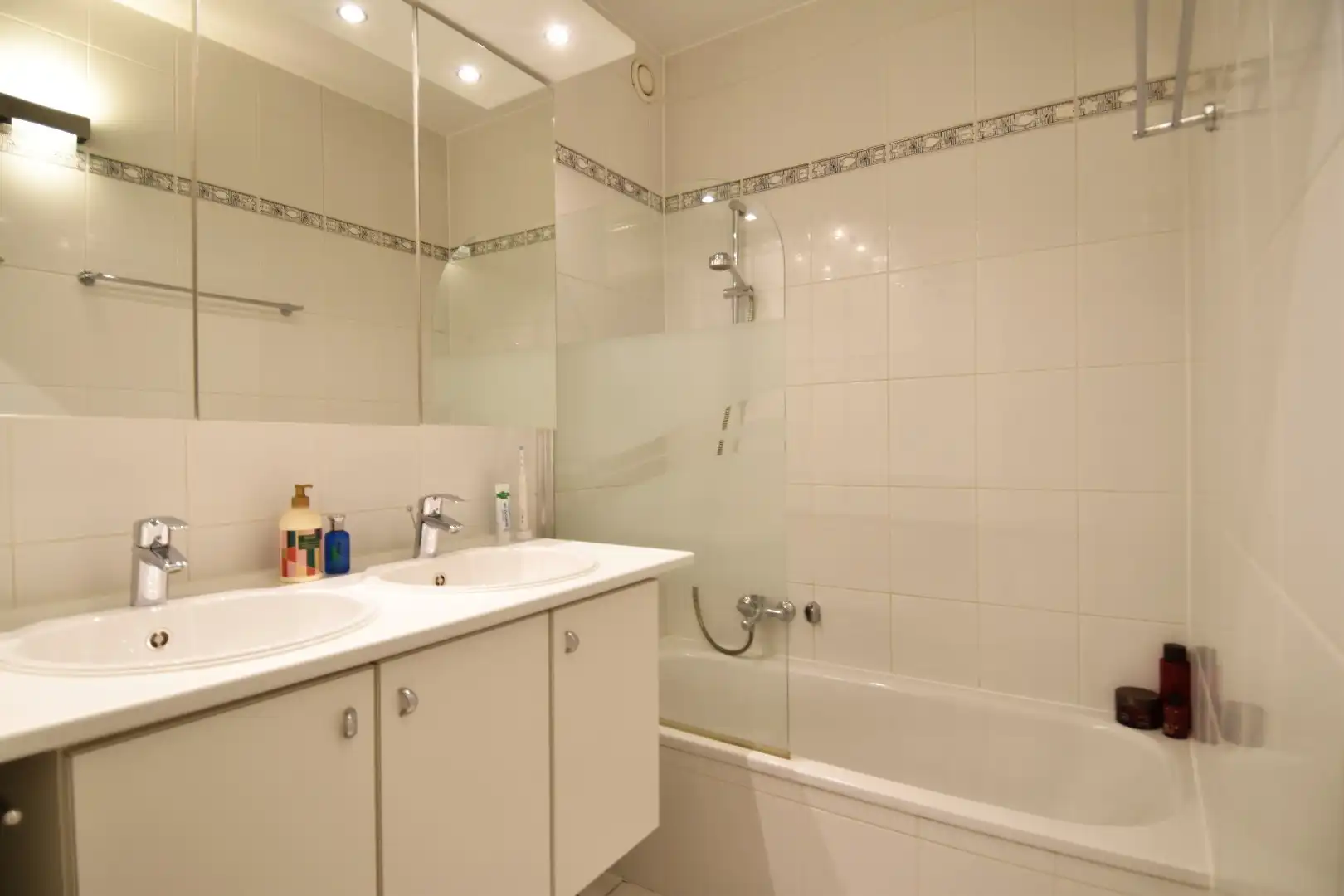 Appartement met frontaal zeezicht op de zeedijk in Nieuwpoort foto 16