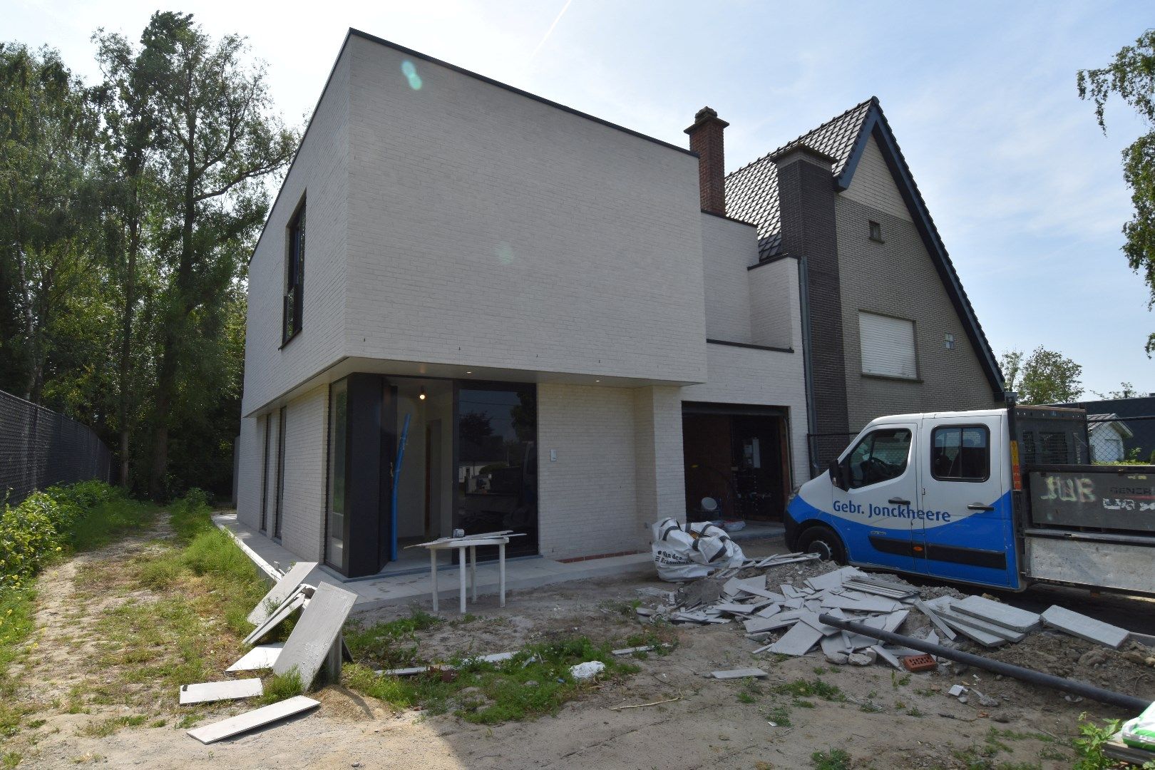Ruime halfopen nieuwbouwwoning met tuin, garage en 3 slaapkamers in Marke foto 2