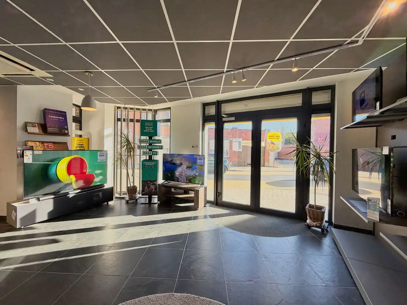 Handelspand met opp. van 131m² op toplocatie! foto 3